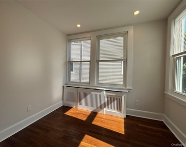 23 Perry Avenue - Photo Thumbnail 16