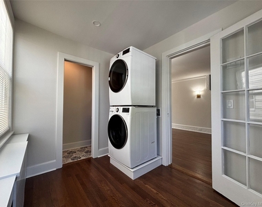 23 Perry Avenue - Photo Thumbnail 17