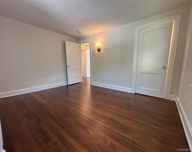 23 Perry Avenue - Photo Thumbnail 34