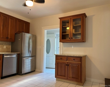 23 Perry Avenue - Photo Thumbnail 11