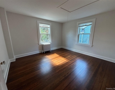23 Perry Avenue - Photo Thumbnail 28