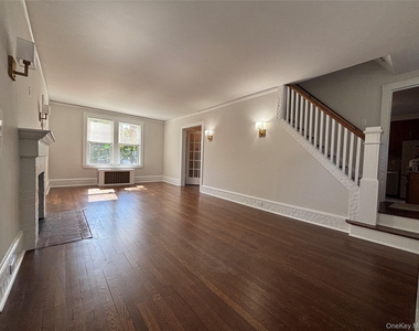 23 Perry Avenue - Photo Thumbnail 3