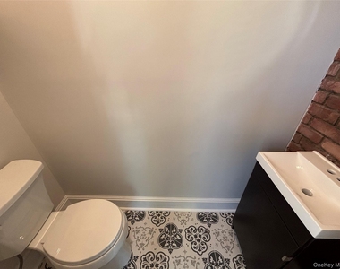 23 Perry Avenue - Photo Thumbnail 18