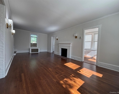 23 Perry Avenue - Photo Thumbnail 5