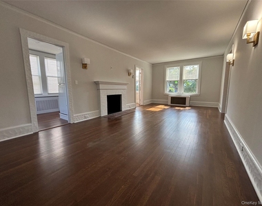 23 Perry Avenue - Photo Thumbnail 4