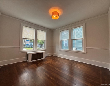 23 Perry Avenue - Photo Thumbnail 14