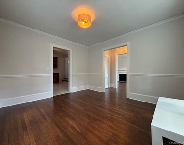 23 Perry Avenue - Photo Thumbnail 13