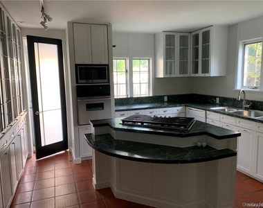 18 Chestnut Avenue - Photo Thumbnail 7