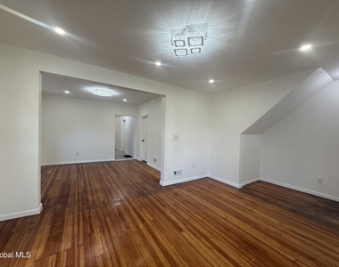 434 Division Street - Photo Thumbnail 5