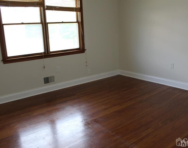 218 Nicholson Avenue - Photo Thumbnail 13
