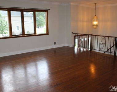 218 Nicholson Avenue - Photo Thumbnail 3