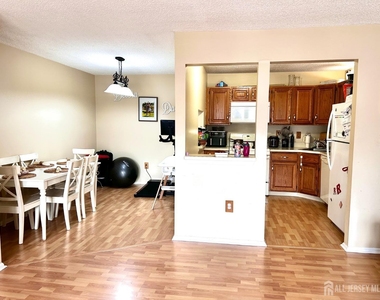 465 Northam Drive - Photo Thumbnail 3
