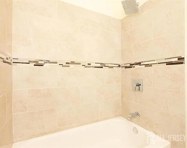 155 Darwin Lane - Photo Thumbnail 5