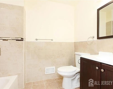 155 Darwin Lane - Photo Thumbnail 4