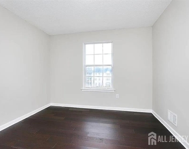 155 Darwin Lane - Photo Thumbnail 3