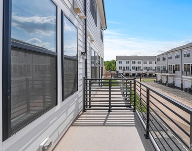 206 Lyla Lane - Photo Thumbnail 4