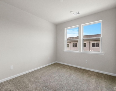 206 Lyla Lane - Photo Thumbnail 10