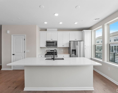 206 Lyla Lane - Photo Thumbnail 6