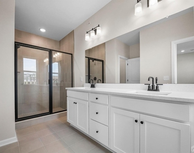206 Lyla Lane - Photo Thumbnail 15