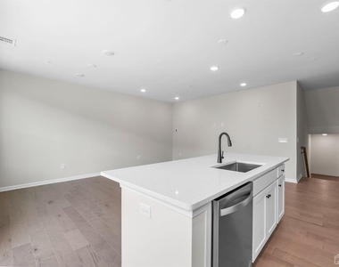 206 Lyla Lane - Photo Thumbnail 5