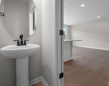 206 Lyla Lane - Photo Thumbnail 7