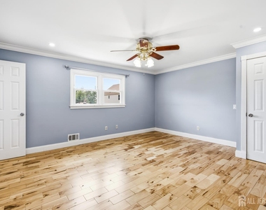 264 E George Place E - Photo Thumbnail 9