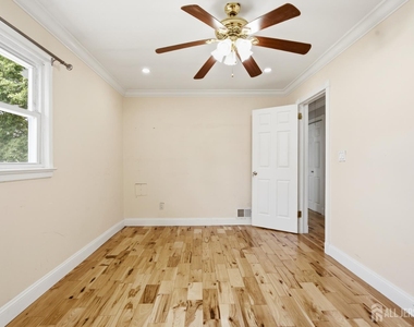264 E George Place E - Photo Thumbnail 18