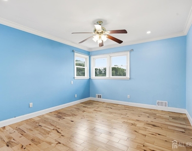 264 E George Place E - Photo Thumbnail 14