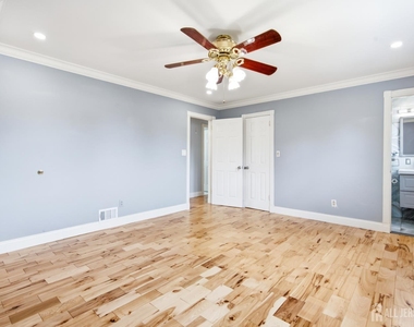 264 E George Place E - Photo Thumbnail 10
