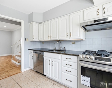 264 E George Place E - Photo Thumbnail 7