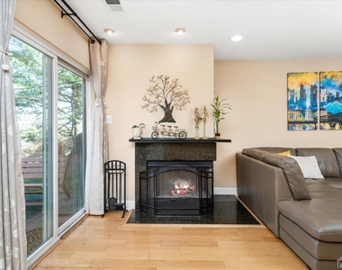 31-d Chicopee Drive - Photo Thumbnail 10