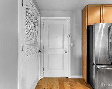 20 Livingston Avenue - Photo Thumbnail 10