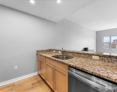 20 Livingston Avenue - Photo Thumbnail 12