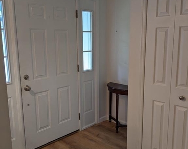 164 Ashley Drive - Photo Thumbnail 2