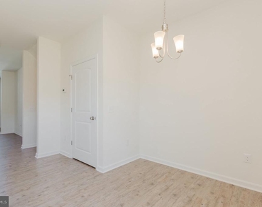 172 Drexel Court - Photo Thumbnail 22