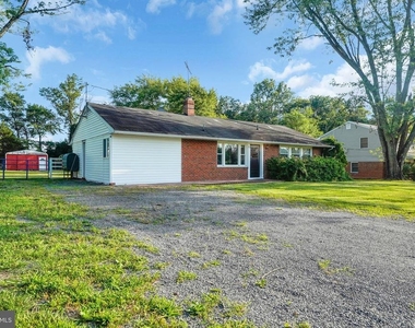 13209 Thornton Drive - Photo Thumbnail 2