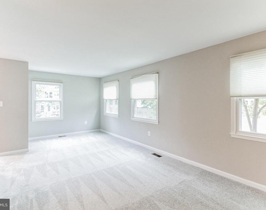 5335 Lake Cove Court - Photo Thumbnail 4