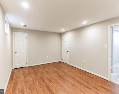5335 Lake Cove Court - Photo Thumbnail 23