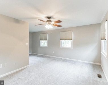 5335 Lake Cove Court - Photo Thumbnail 15