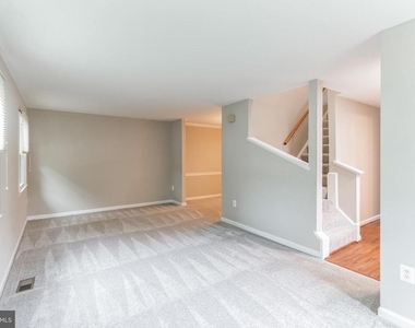 5335 Lake Cove Court - Photo Thumbnail 2