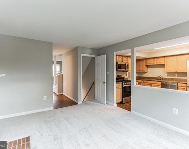5335 Lake Cove Court - Photo Thumbnail 11