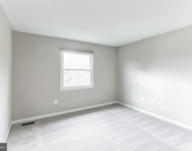 5335 Lake Cove Court - Photo Thumbnail 18