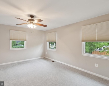 5335 Lake Cove Court - Photo Thumbnail 14