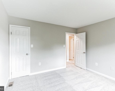 5335 Lake Cove Court - Photo Thumbnail 19