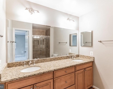 5335 Lake Cove Court - Photo Thumbnail 17