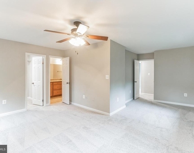 5335 Lake Cove Court - Photo Thumbnail 13