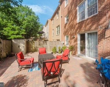 8001 Bethelen Woods Lane - Photo Thumbnail 20