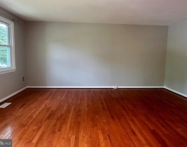 6504 Brookleigh Way - Photo Thumbnail 4