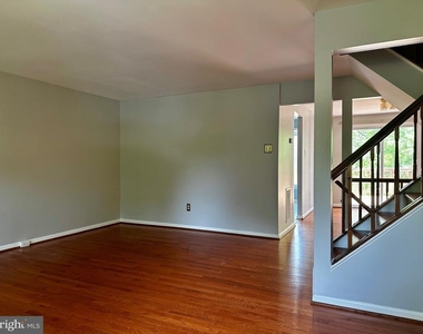 6504 Brookleigh Way - Photo Thumbnail 3