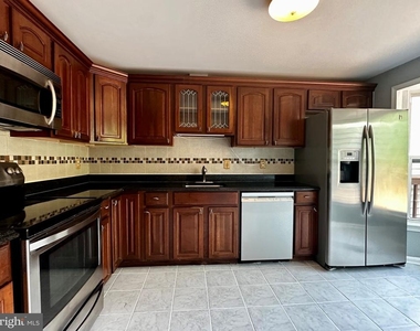 6504 Brookleigh Way - Photo Thumbnail 5